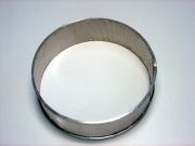 Erősített peremű körszita kopásálló bevonattal ZM 300-ba, trapézoid 0,20 mm lyukakkal, rozsdamentes acél