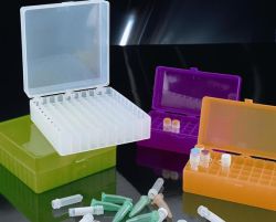 Mikro- és kriocső tartódoboz zárható fedéllel, több színben