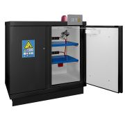 Biztonsági szekrény lítium akkumulátorok tárolásához és töltéséhez, fekete, 90 perces, 2 ajtós, polccal, tűzoltóval, füstérzékelővel, hang- és vizuális jelzéssel, 1100 x 1137 x 670