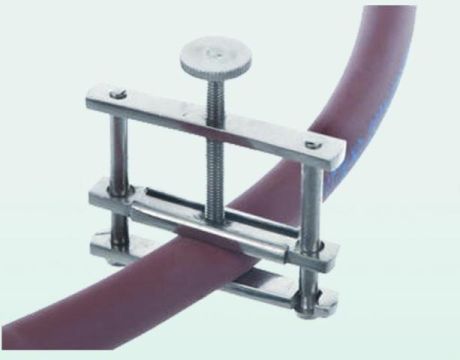 Hoffmann type pinchcock clamp