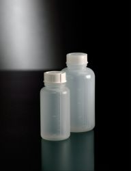Folyadékflakon bőnyakú, csavaros kupakkal (PE)