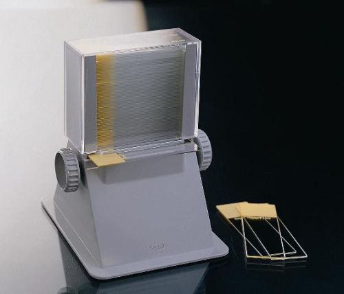 Tárgylemez adagoló