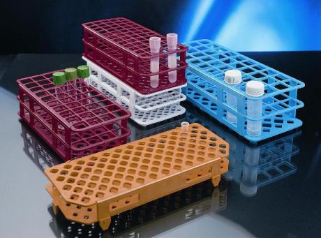 Kémcsőállvány négyszögletes lyukakkal, több színben