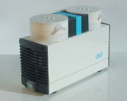 N 842.3 FT.18 Laboport vákuumszivattyú, 34 l/min, 2 mbar / 1 bar, 2 fej, vegyszerálló