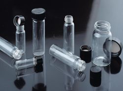 Menetes üvegcse, külön kupakkal