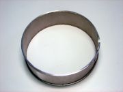 Erősített peremű körszita ZM 300-ba, trapézoid 0,08 mm lyukakkal, titán