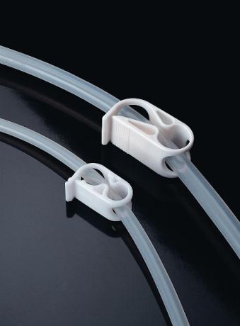 Csőszorító, fokozatosan állítható zárással, fehér