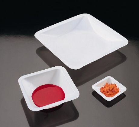 Squared weighing dishes, white