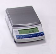 UW precíziós mérleg, 4.200 g / 0,01 g, belső kalibrálású