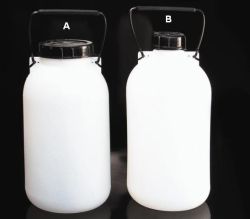 Folyadékballonok fogantyúval, csavaros kupakkal és betéttel