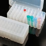 Mikrocsőtartó, leemelhető fedéllel, 50 férőhelyes, 140x73x37,5