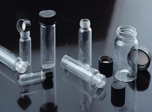 Menetes üvegcse, külön kupakkal