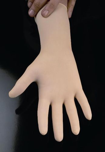 Védőkesztyű latexból púderozott és púdermentes kivitelben