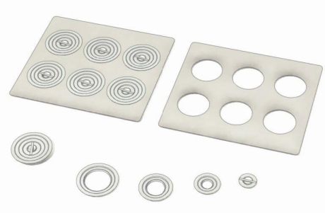 Lapos tető kör alakú nyílásokkal, koncentrikus gyűrűkkel