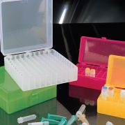 Mikrocsőtartó, zárható fedéllel, 100 férőhelyes, neon zöld